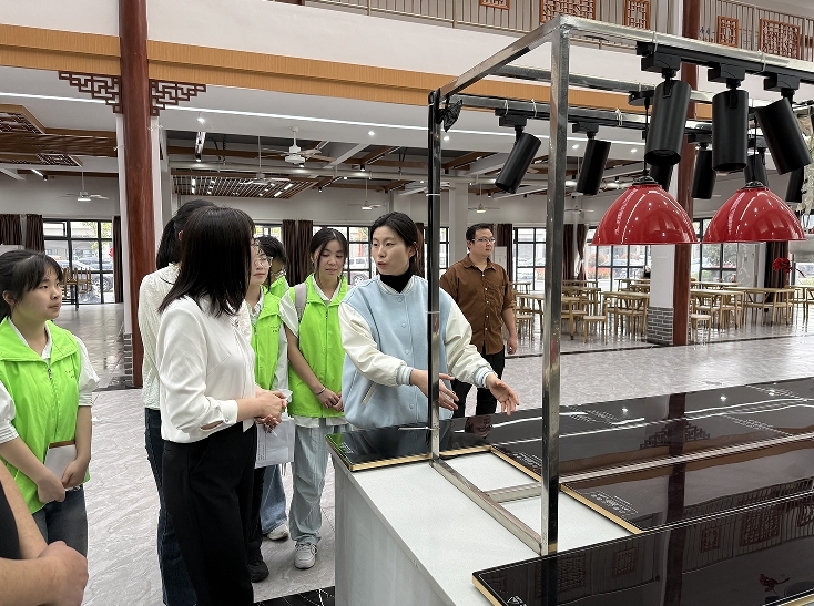 江西旅游商贸职业学院“一老一小”幸福院项目组赴南昌青云谱区调研