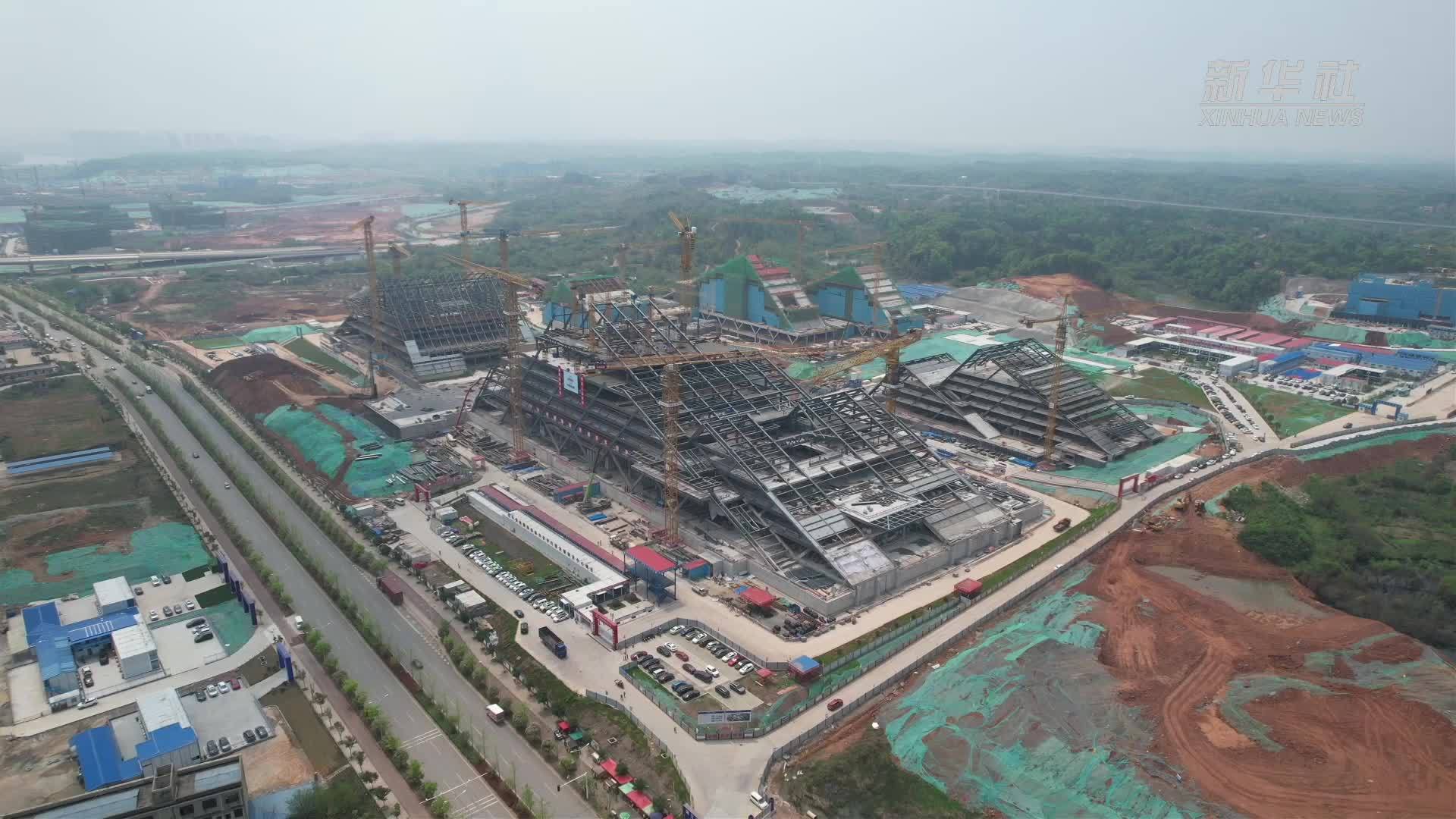 湖南：国产焊接机器人助力湘江科学城建设