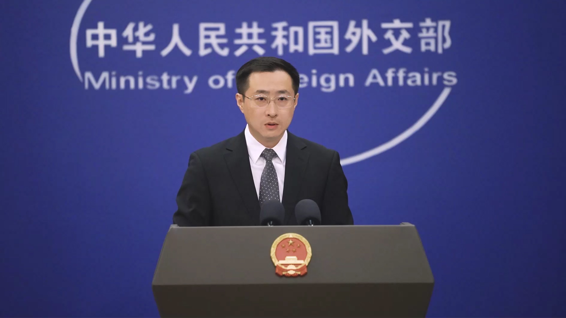 万斯用词“中国乡巴佬”，外交部：无知无礼又可悲
