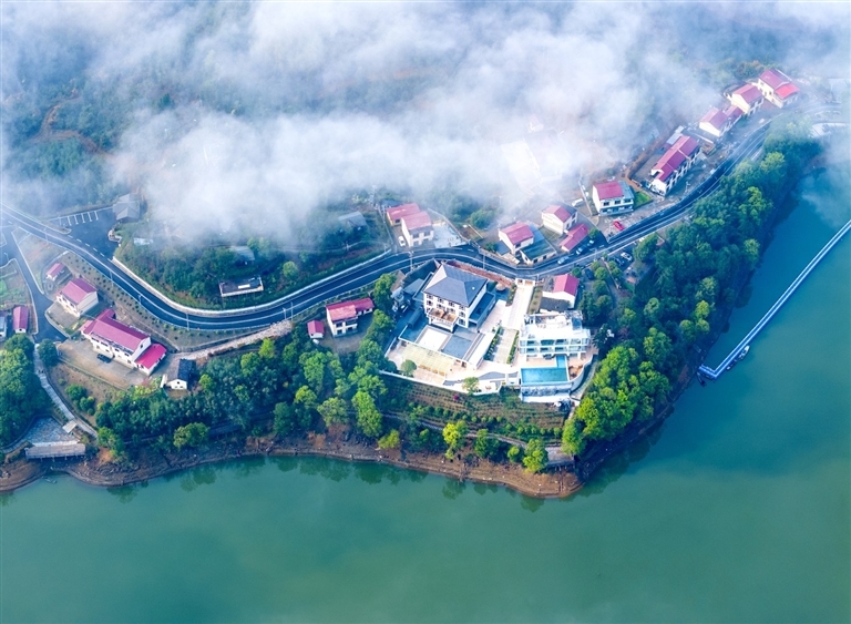 如画山水迎客来（图）