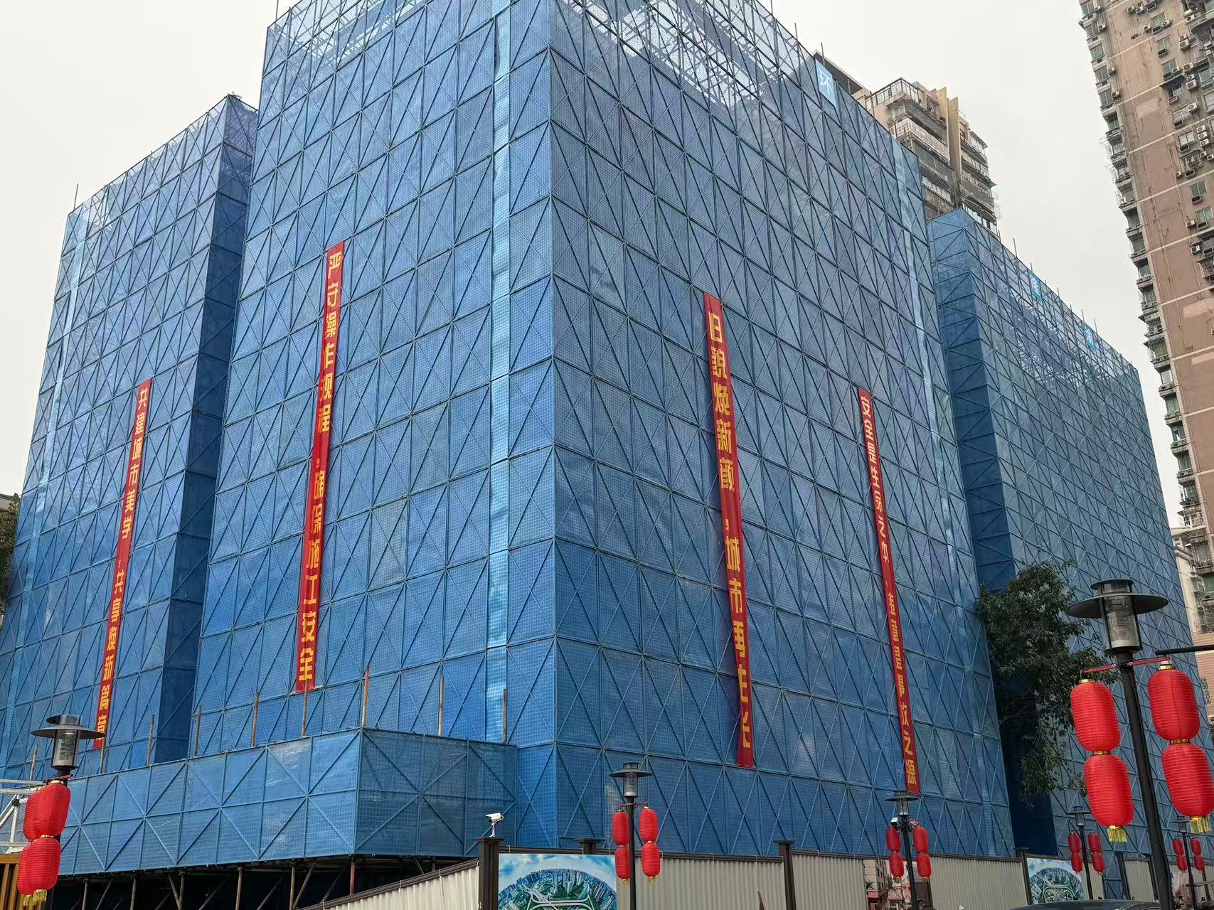 改造中的民主村。受访者供图