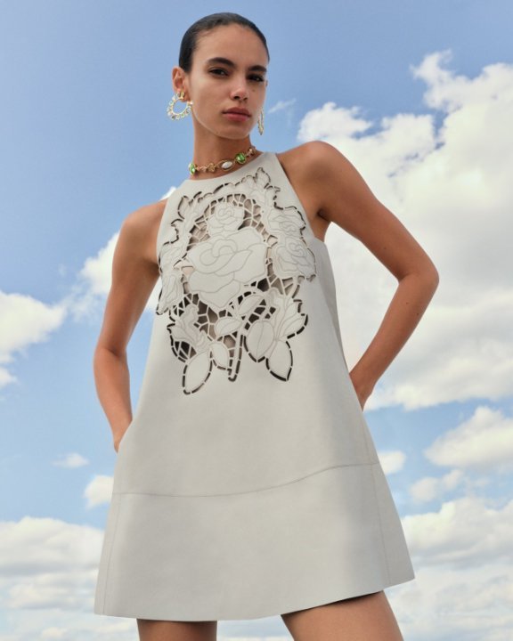 Oscar de la Renta 发布2025春夏系列