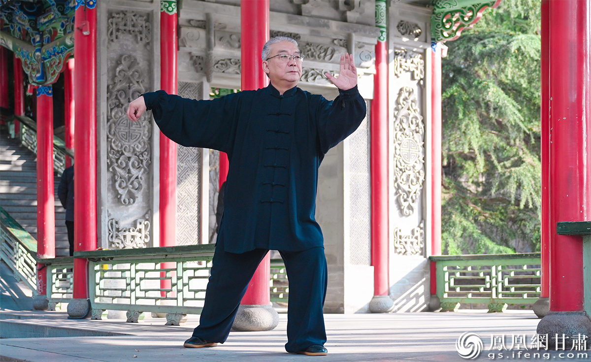 杨氏太极拳第六代传人王智勇勤练不辍，风雨无阻。