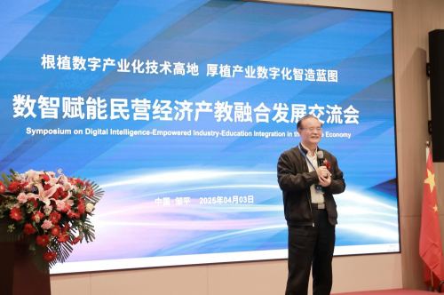 全国工商联原党组成员、专职副主席,中国民间商会副会长庄聪生先生致辞