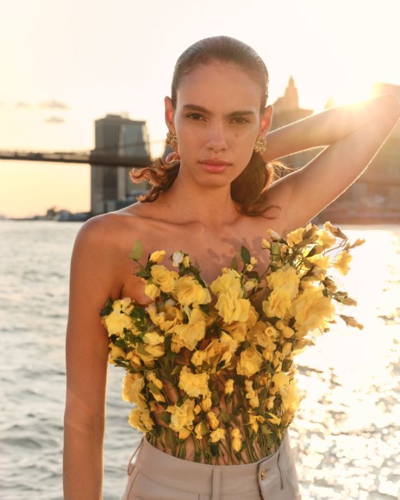 Oscar de la Renta 发布2025春夏系列