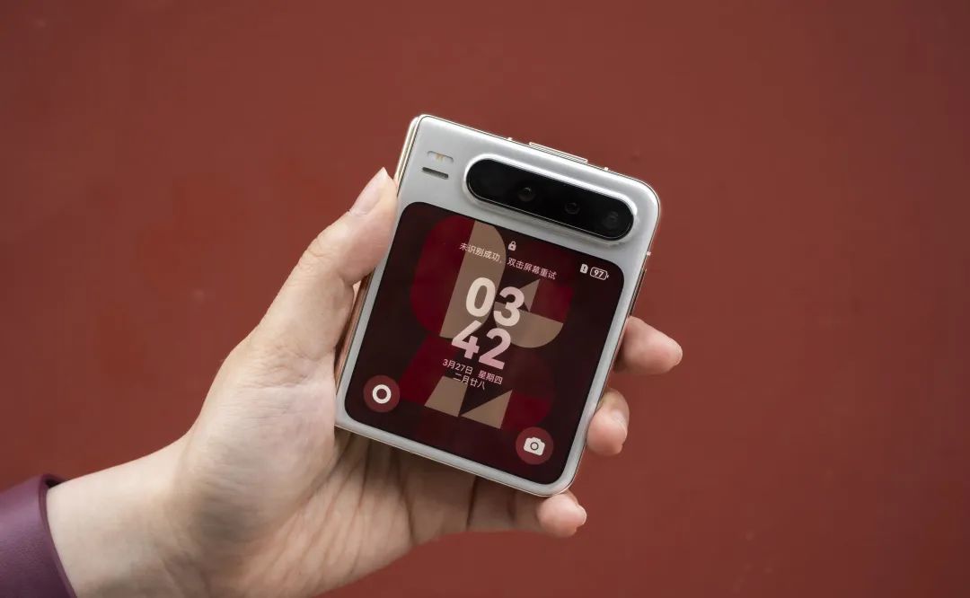 华为Pura X的这块屏幕,改变了什么?