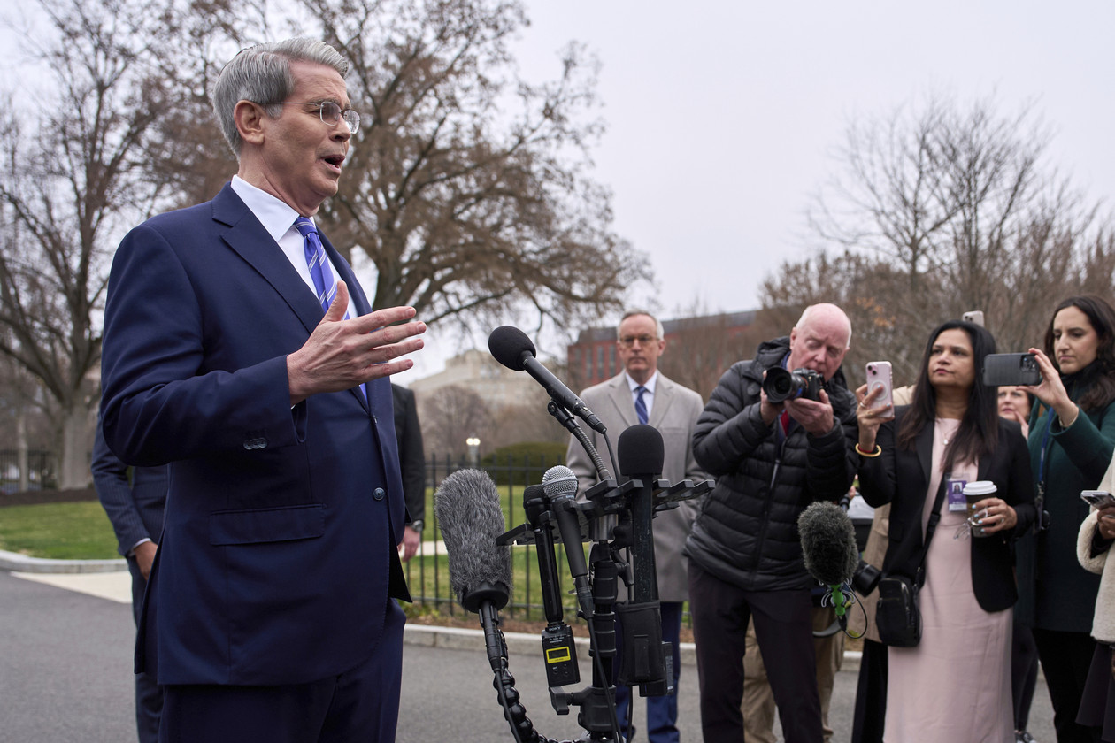 美媒爆：美财长上周日飞往海湖庄园，敦促特朗普在发言中聚焦贸易协议谈判_凤凰网