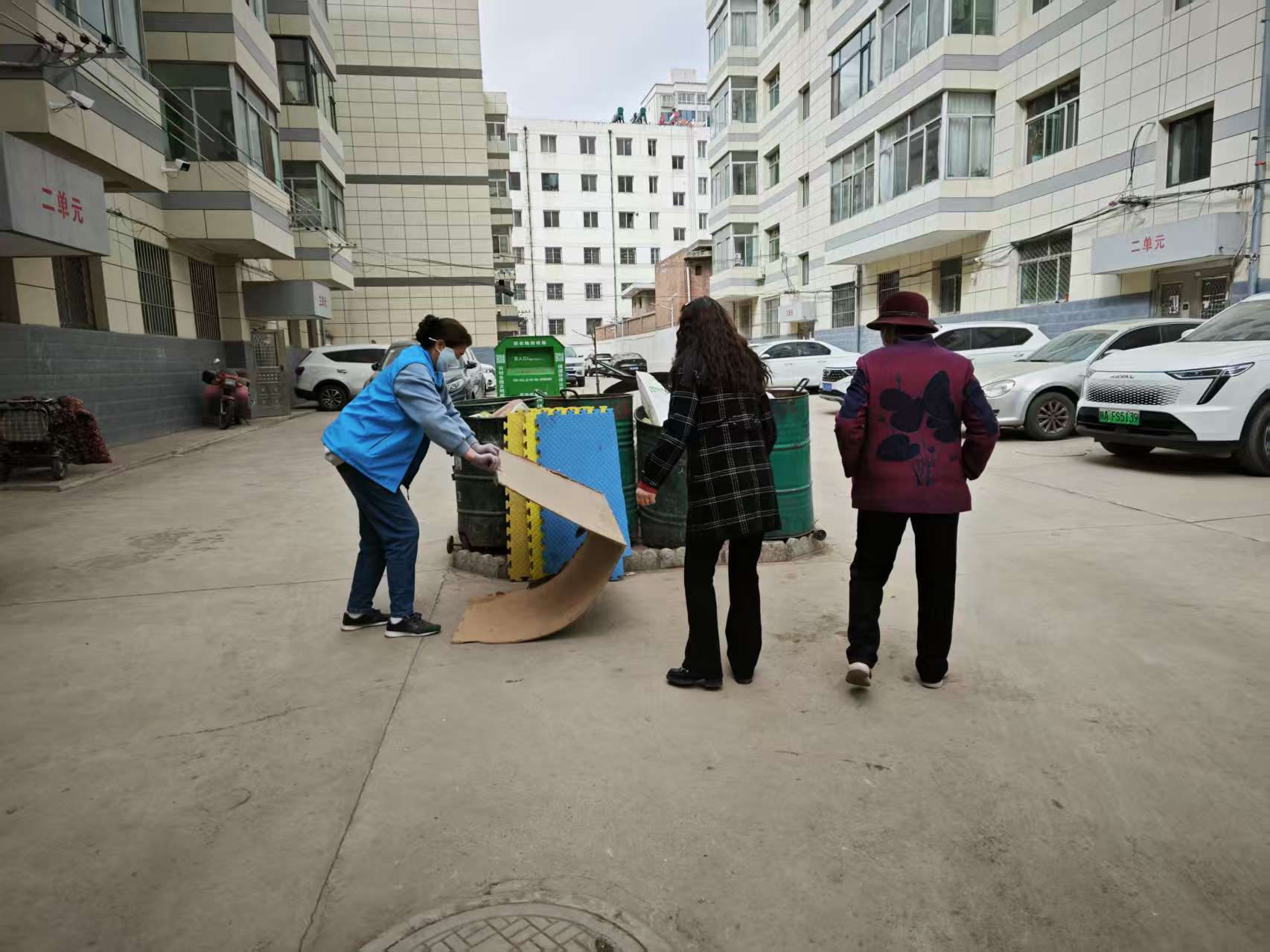 华亭社区开启隐患大排查 守住居民“安全线”