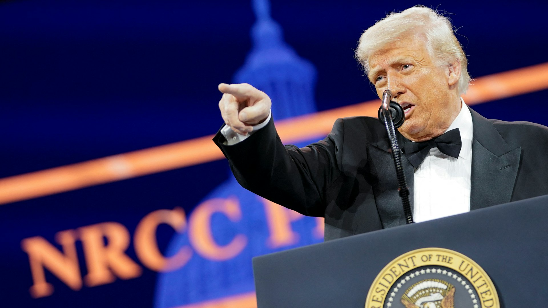 特朗普：美国通过关税政策日赚20亿美元