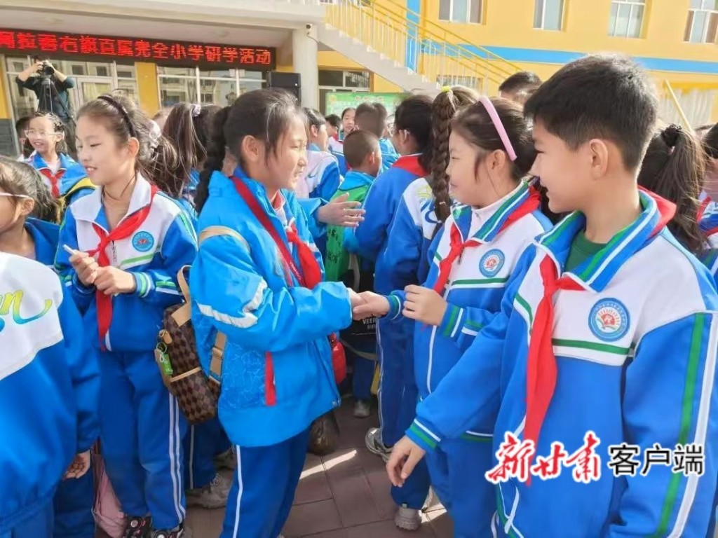两地学生互相交流　新甘肃&middot;甘肃日报通讯员　董振虎　摄