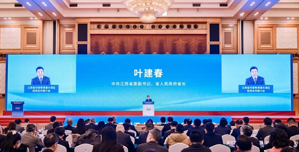 江西省委副書記、省長葉建春在推介會上作主旨演講。澎湃新聞記者 鄭問 圖