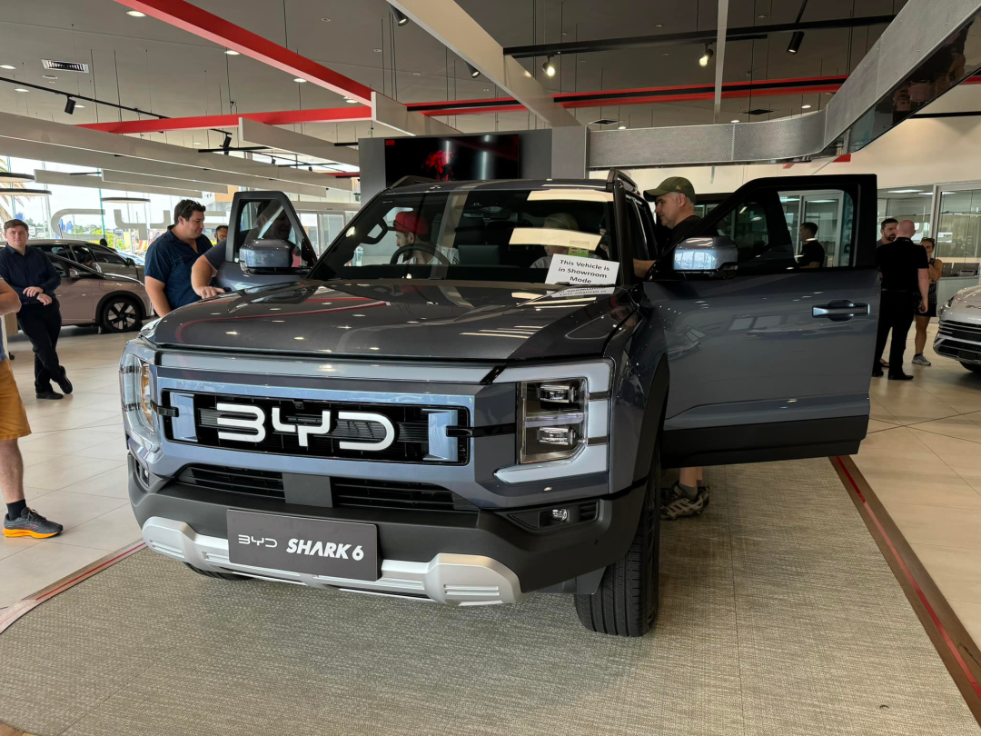 马斯克成小丑了,美国关税正在狠狠背刺特斯拉