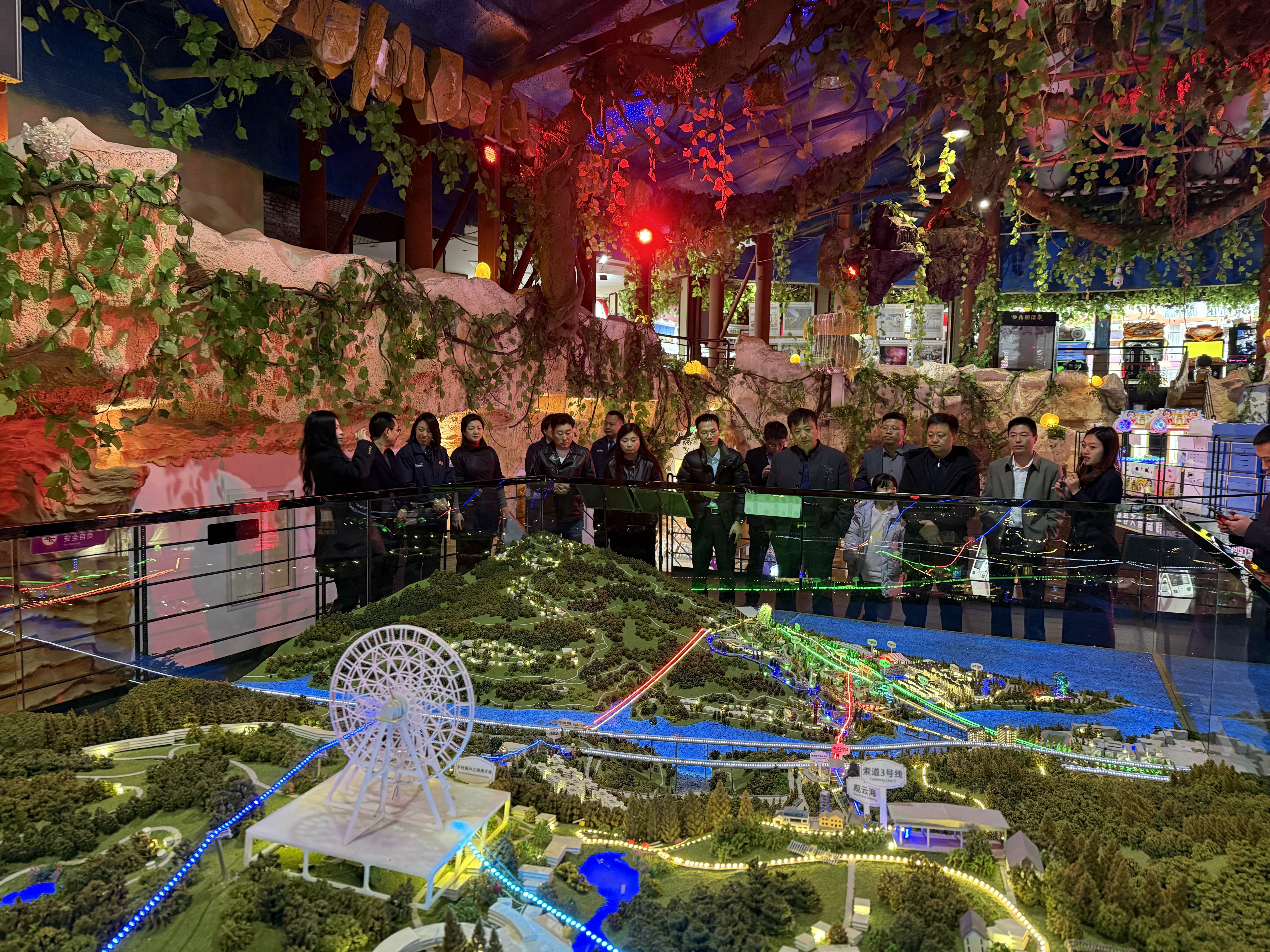 山东企业家在景区走访,开展对接交流。(受访单位供图)