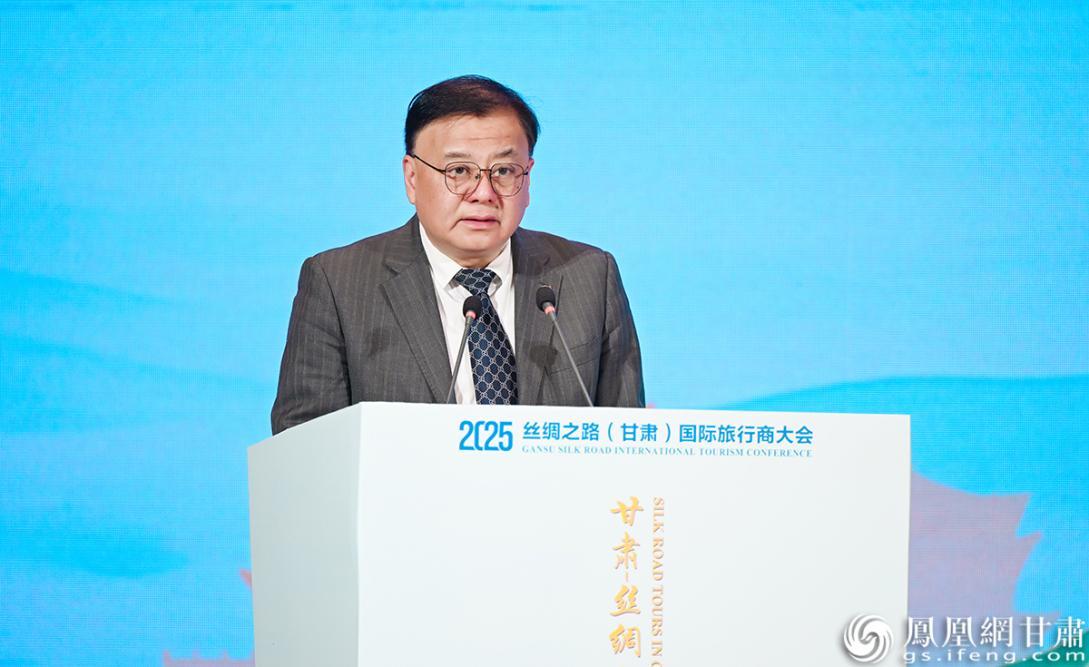 世界旅游联盟副主席许澎说，甘肃的自然风光与人文历史正吸引着源源不断的海内外游客。