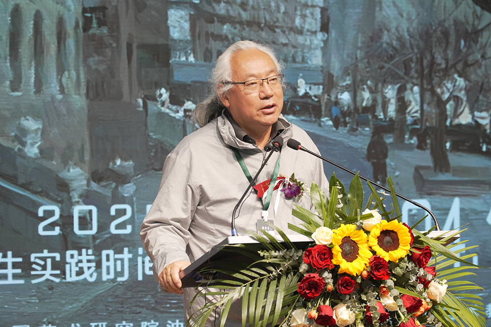 教授侯宝川发言