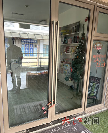 4月2日下午，“音悦家琴行”店大门紧闭。