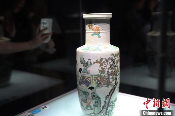 探访景德镇中国陶瓷博物馆 参观游客络绎不绝