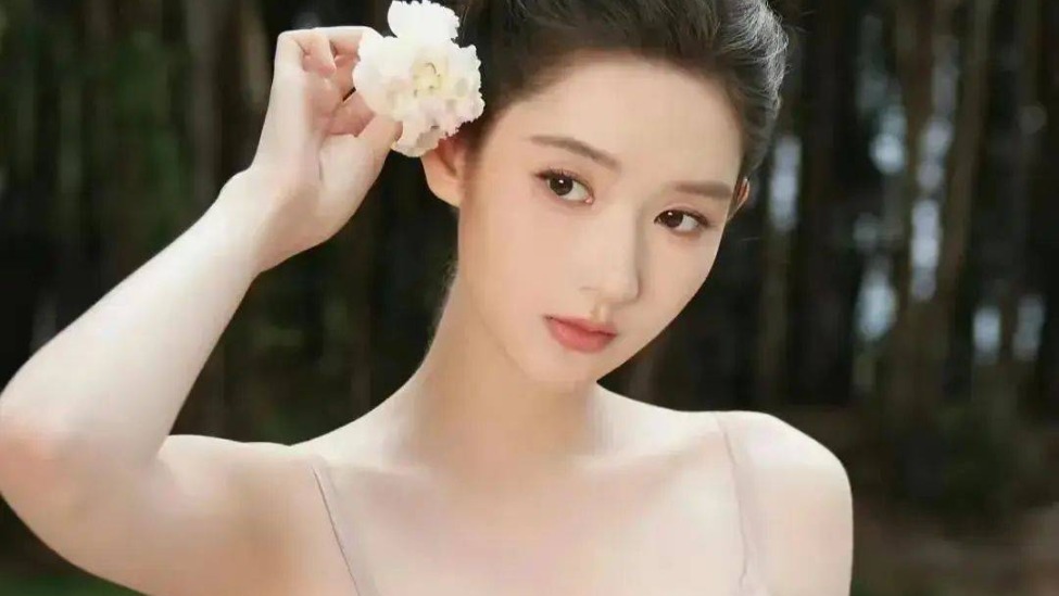 王玉雯被爆分手，相恋5年告终，但这么妩媚多姿的姐姐，杨玏真的舍得吗？封面图