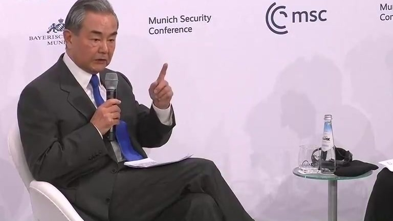 王毅曾就中美关系表态：他强任他强，清风拂山岗；他横任他横，明月照大江