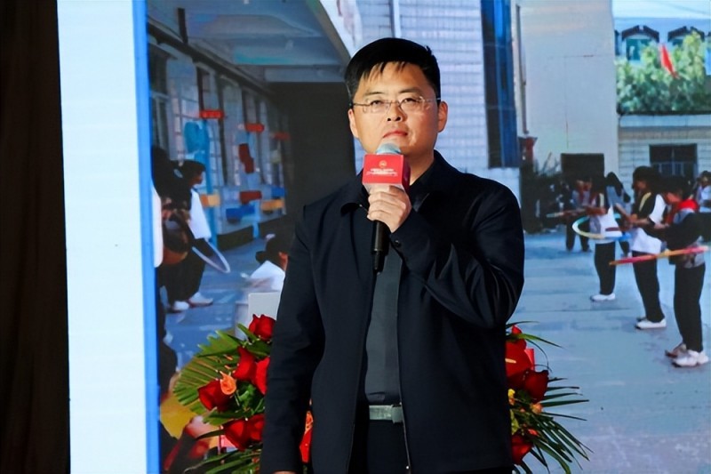 张鹏飞校长郭孝红主任中国智慧工程研究会近视防控教育工作委员会副