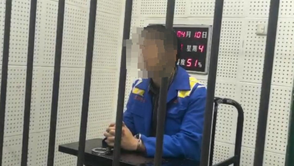 博主摆拍“地铁搭讪”播放近亿，但被拍者毫不知情，警方：涉寻衅滋事罪，采取刑事强制措施