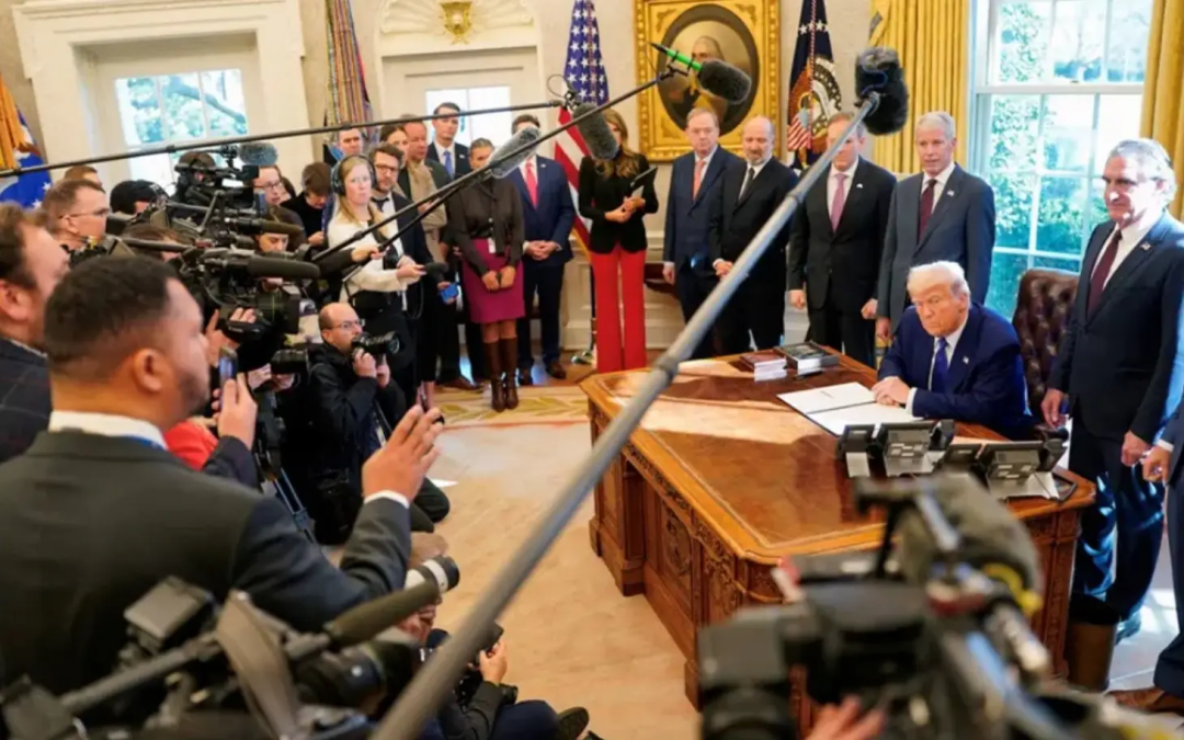 马斯克成小丑了,美国关税正在狠狠背刺特斯拉