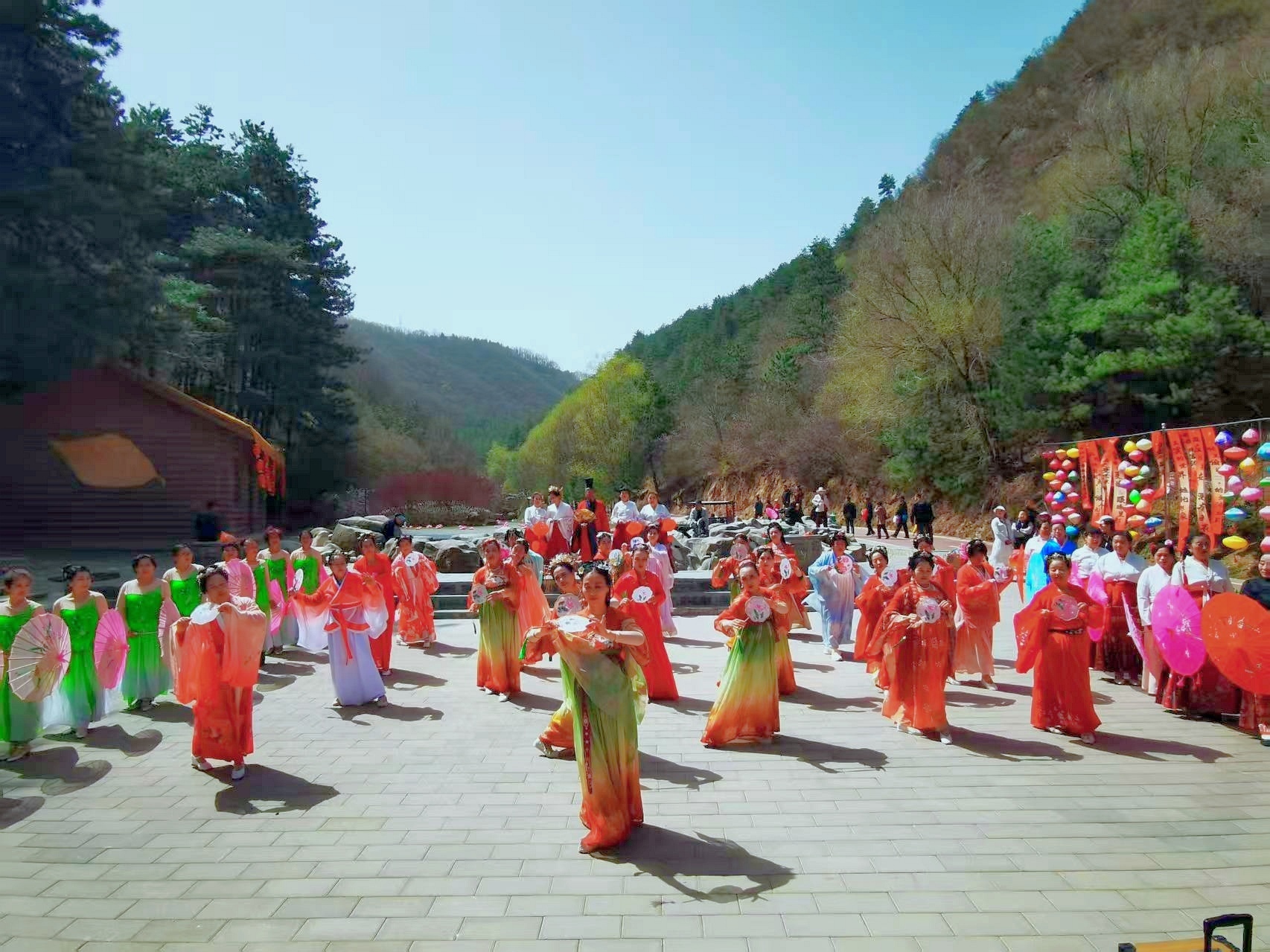 汉服巡游围炉煮茶民俗美食……华亭桃花Party等你赴约