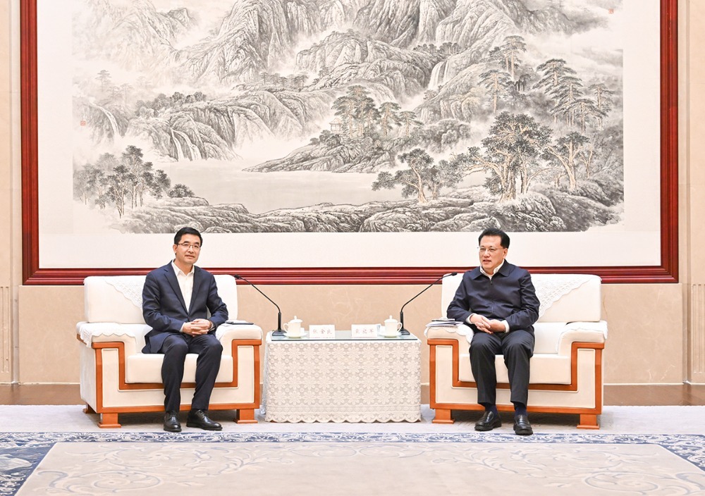 ▲4月17日下午，市委书记袁家军会见中国建设银行党委书记、董事长张金良。记者 刘力 摄