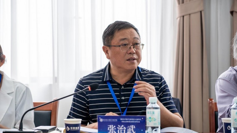 湖北高校继续教育联盟秘书长、湖北经济学院继续教育学院院长张治武主持