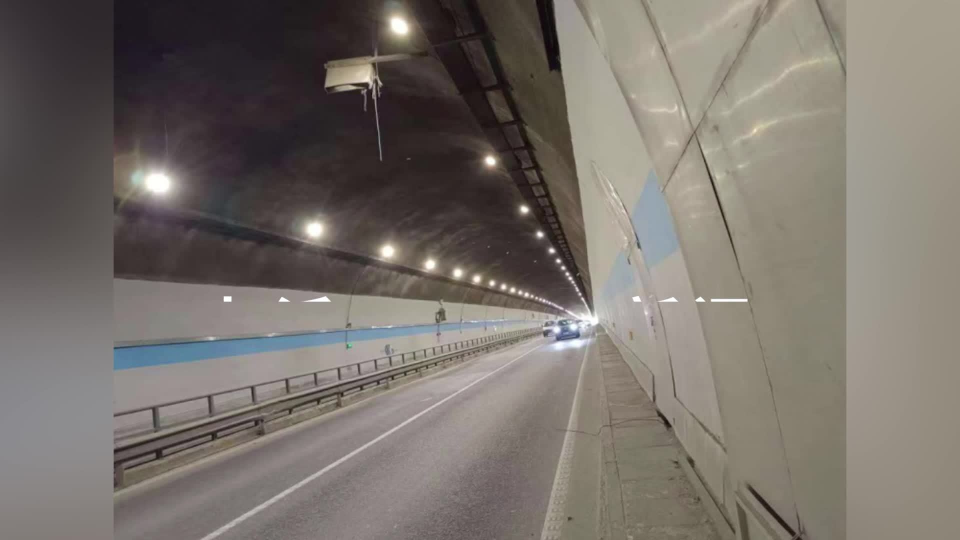 温州一隧道内10多公斤灯架砸中网约车致追尾，司机：想来后怕还好人没事，希望能补偿损失