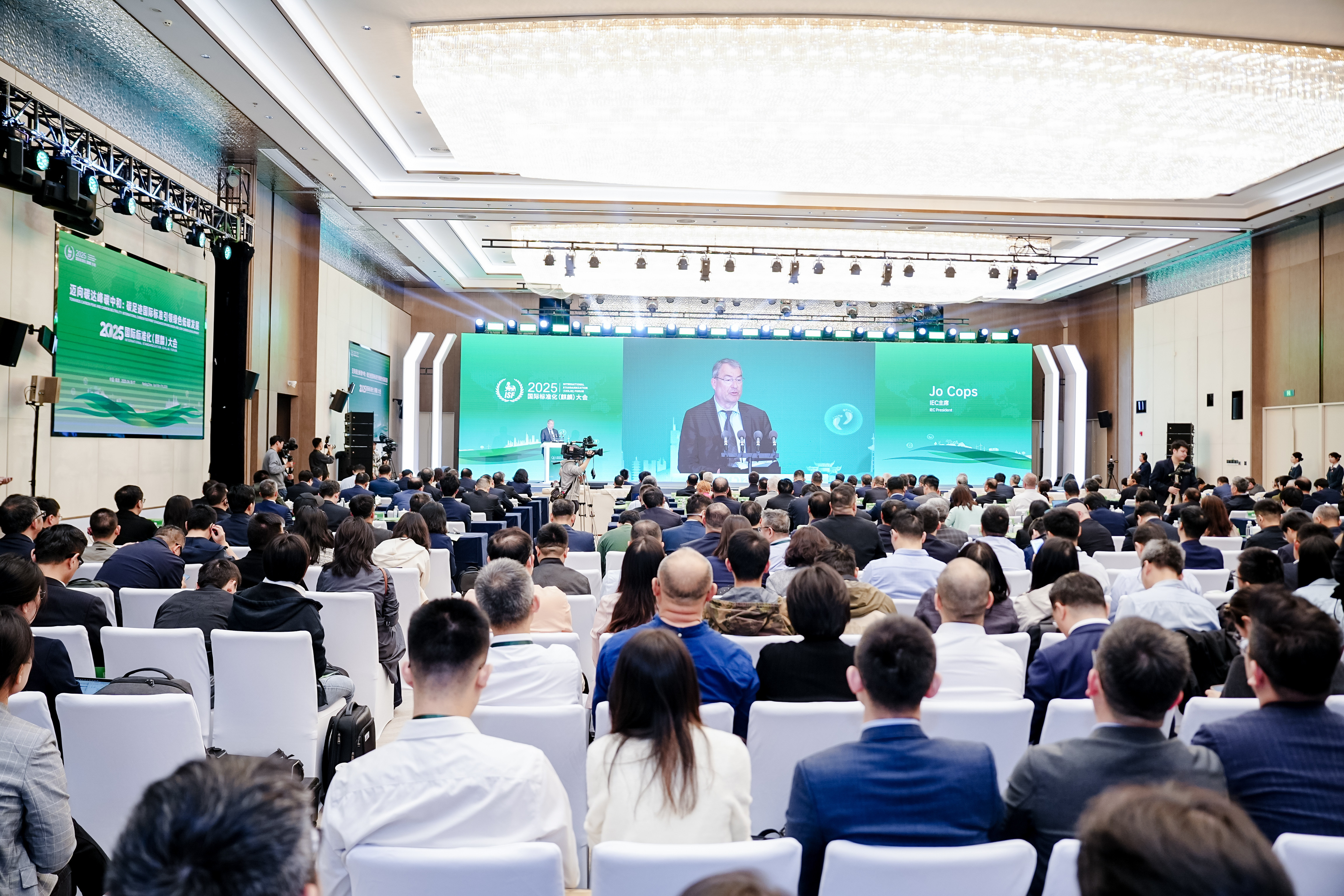 凤凰独家|中国引领全球碳标准新秩序：南京大会释放三大绿色信号