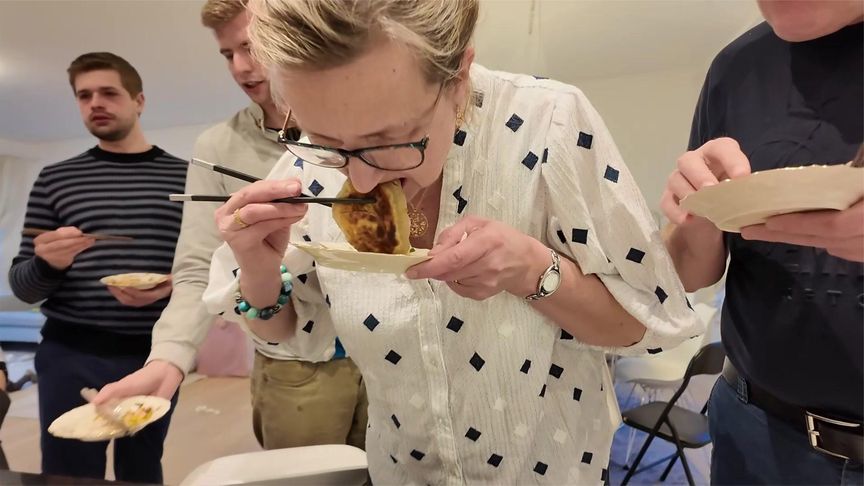 挖丹麦野韭菜！外国人吃得完全停不下来！彻底被中餐征服