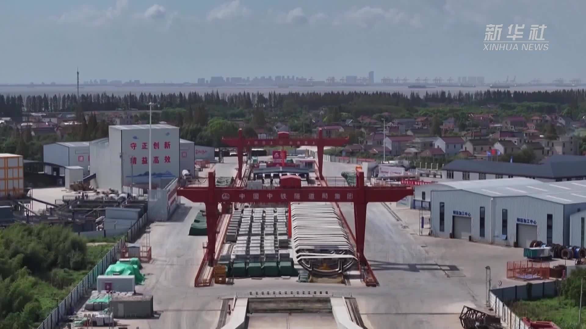 世界最大直径高铁盾构机掘进至长江江心