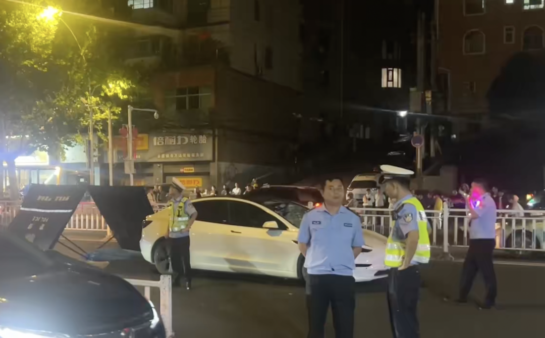 车祸后廖某某和车辆被警方控制。网络截图