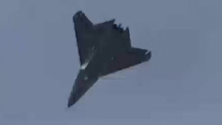 “沈六代”再度试飞：机腹画面一次比一次清晰，民众称很震撼