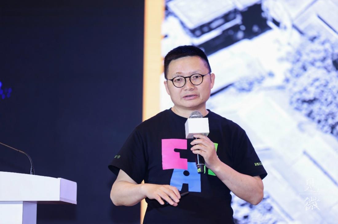 图注：EKA&middot;天物 文化战略顾问兼艺术总监何根祥