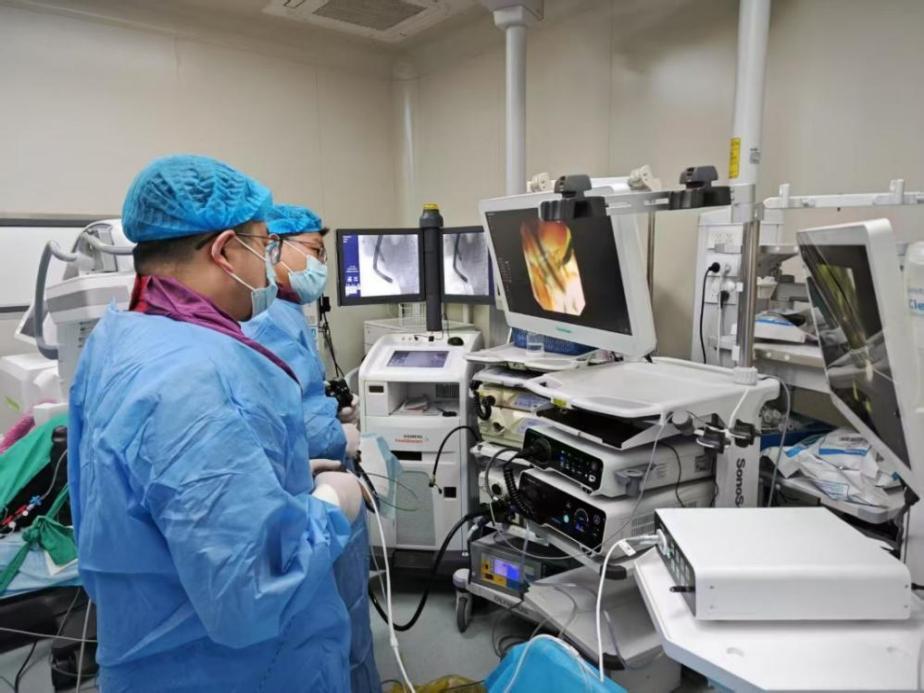 李宇教授团队ERCP术中