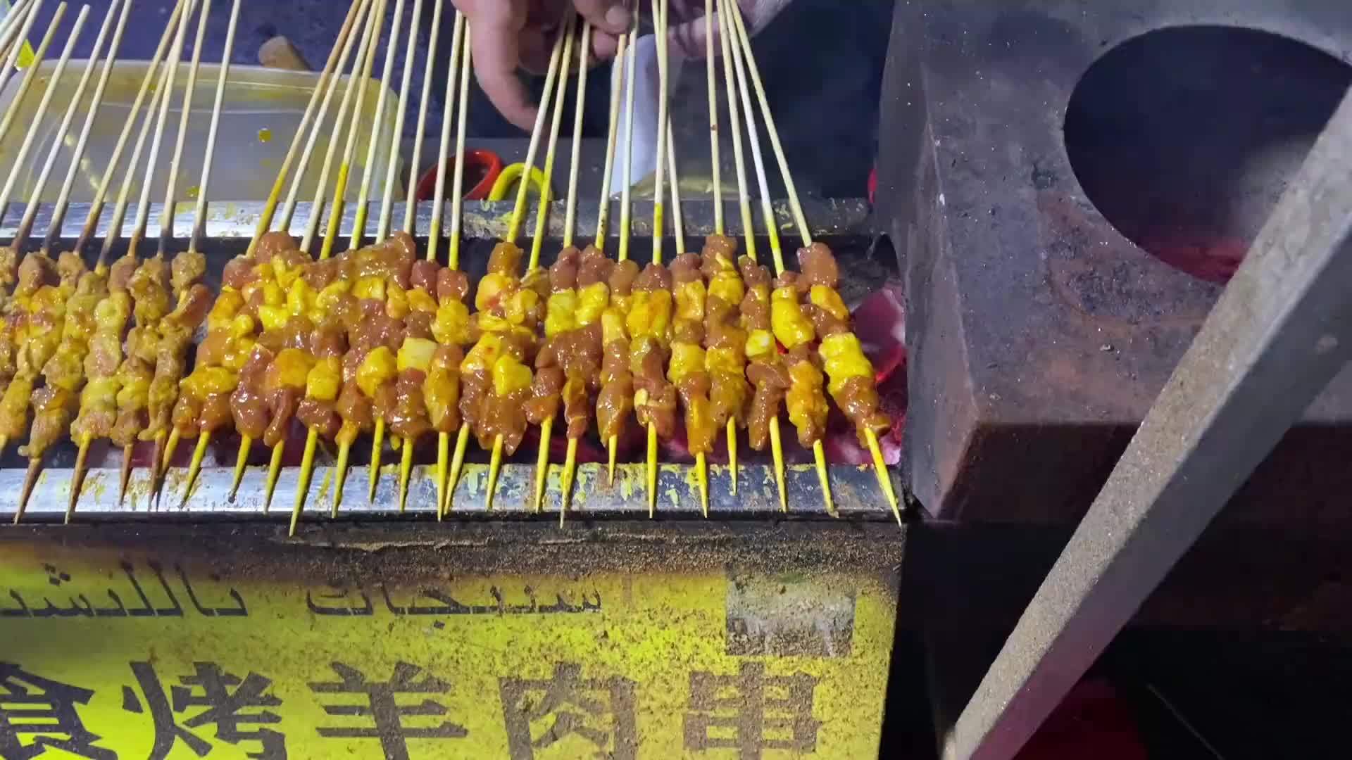 200元一个人，新疆羊肉串自助，能吃回本吗？