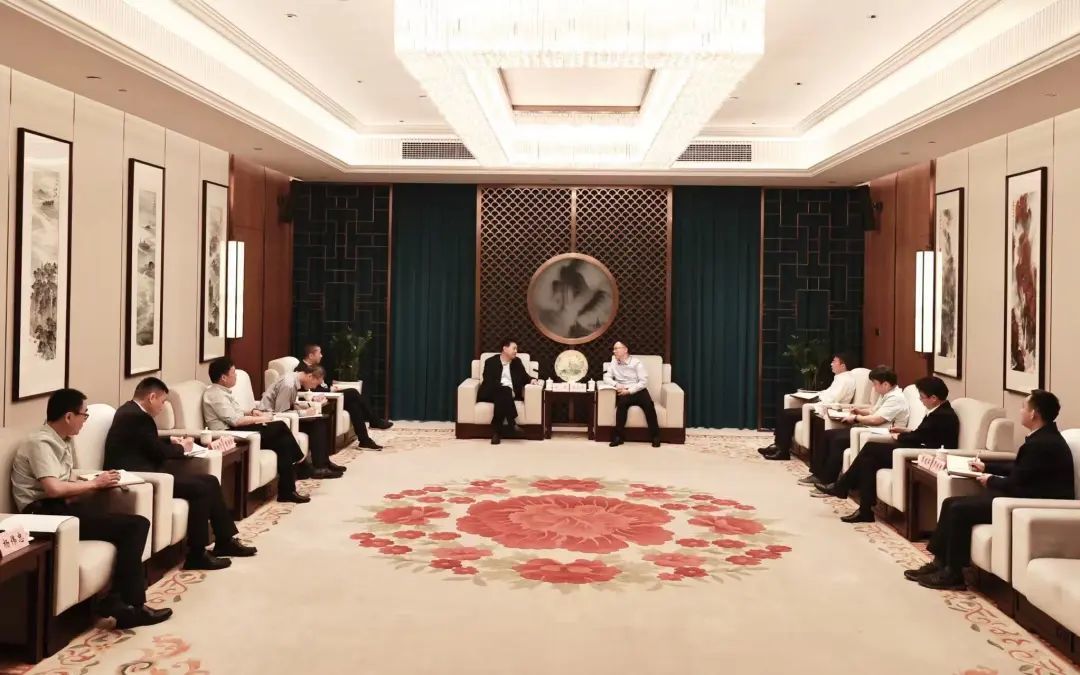 刘文华会见中国巨石董事长刘燕一行