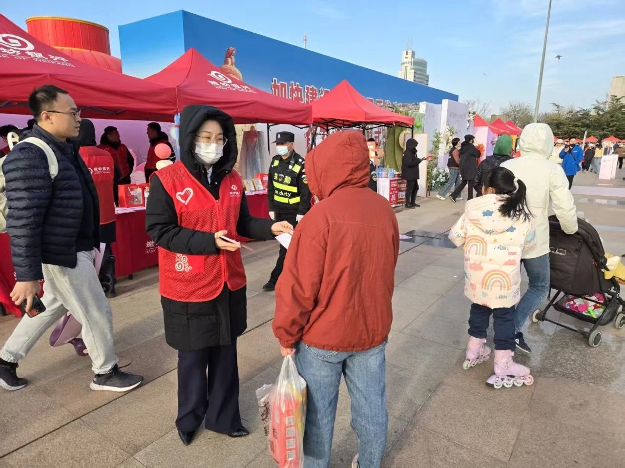 潍坊银行开展全民国家安全教育日系列宣传活动