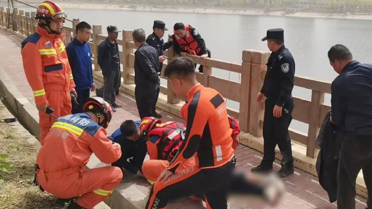 落水女子被安全转移上岸