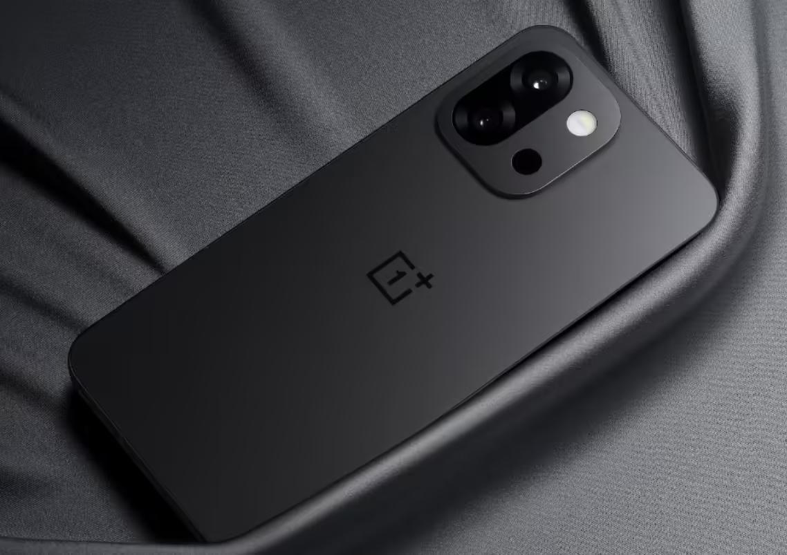 一加13T真机亮相:小直屏堆性能、堆质感、堆大电池