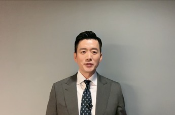 王峰：让我们一起踏着春光寻找诗意