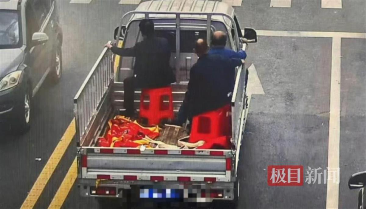 危险！货运车辆违法载人当事人被处罚款(图1)