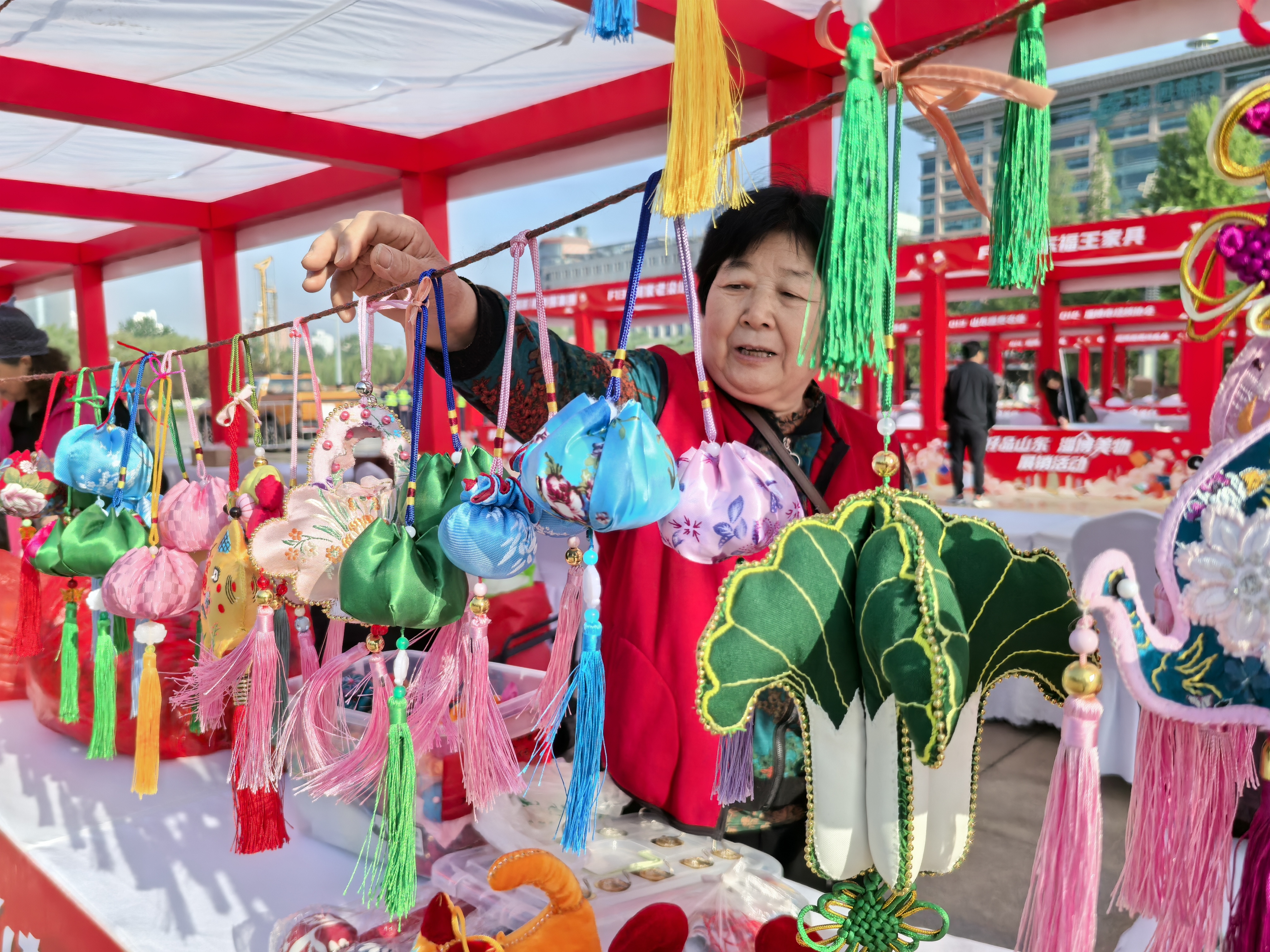 “好品山东&middot;淄博美物”展销会在泉城广场启幕，千款好物齐聚