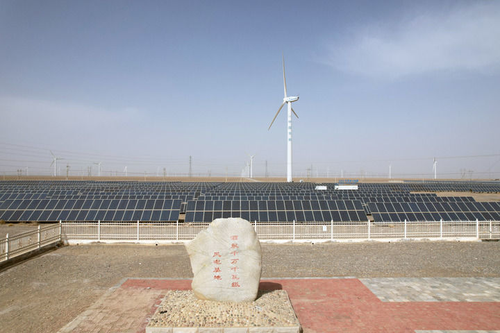 这是2025年3月9日在甘肃省玉门市境内拍摄的酒泉千万千瓦级风电基地（无人机照片）　新华社记者　张睿　摄