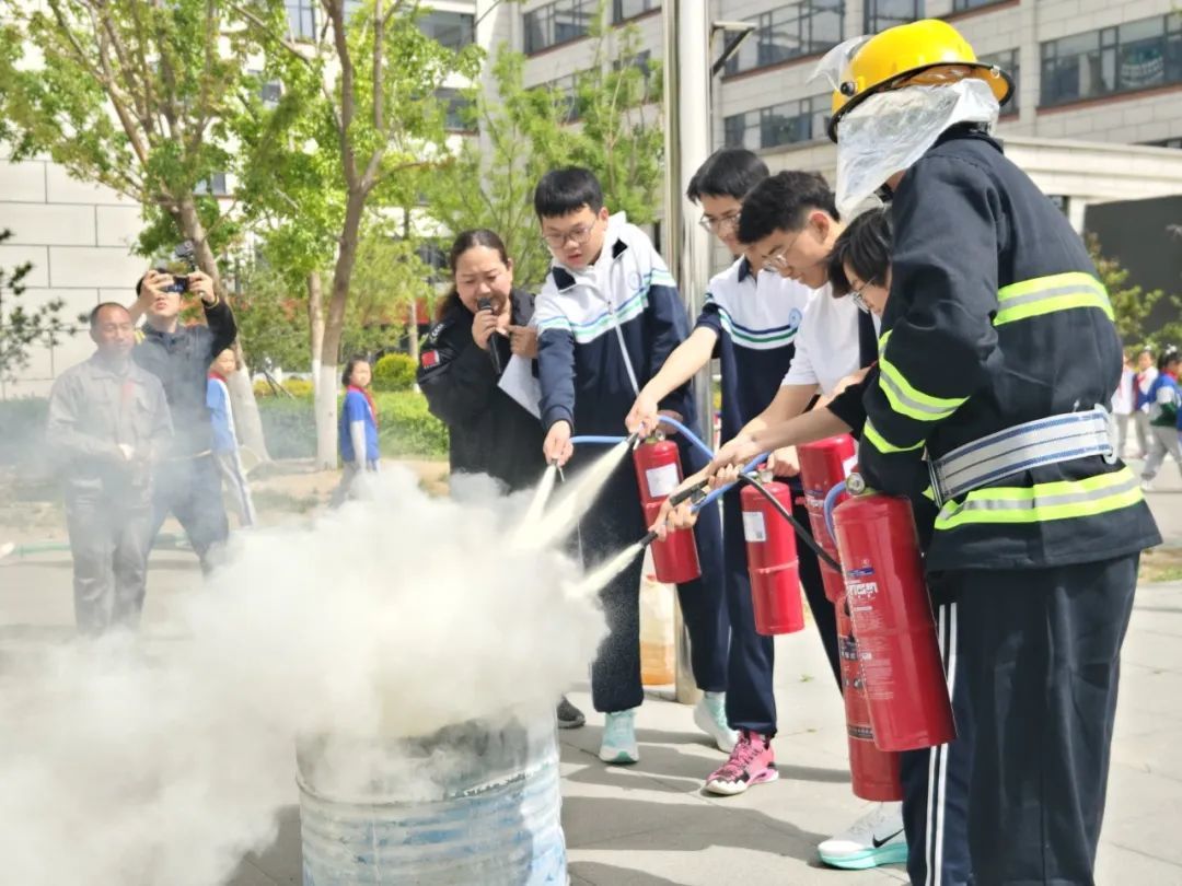 济宁天立学校初中部举行消防安全演练