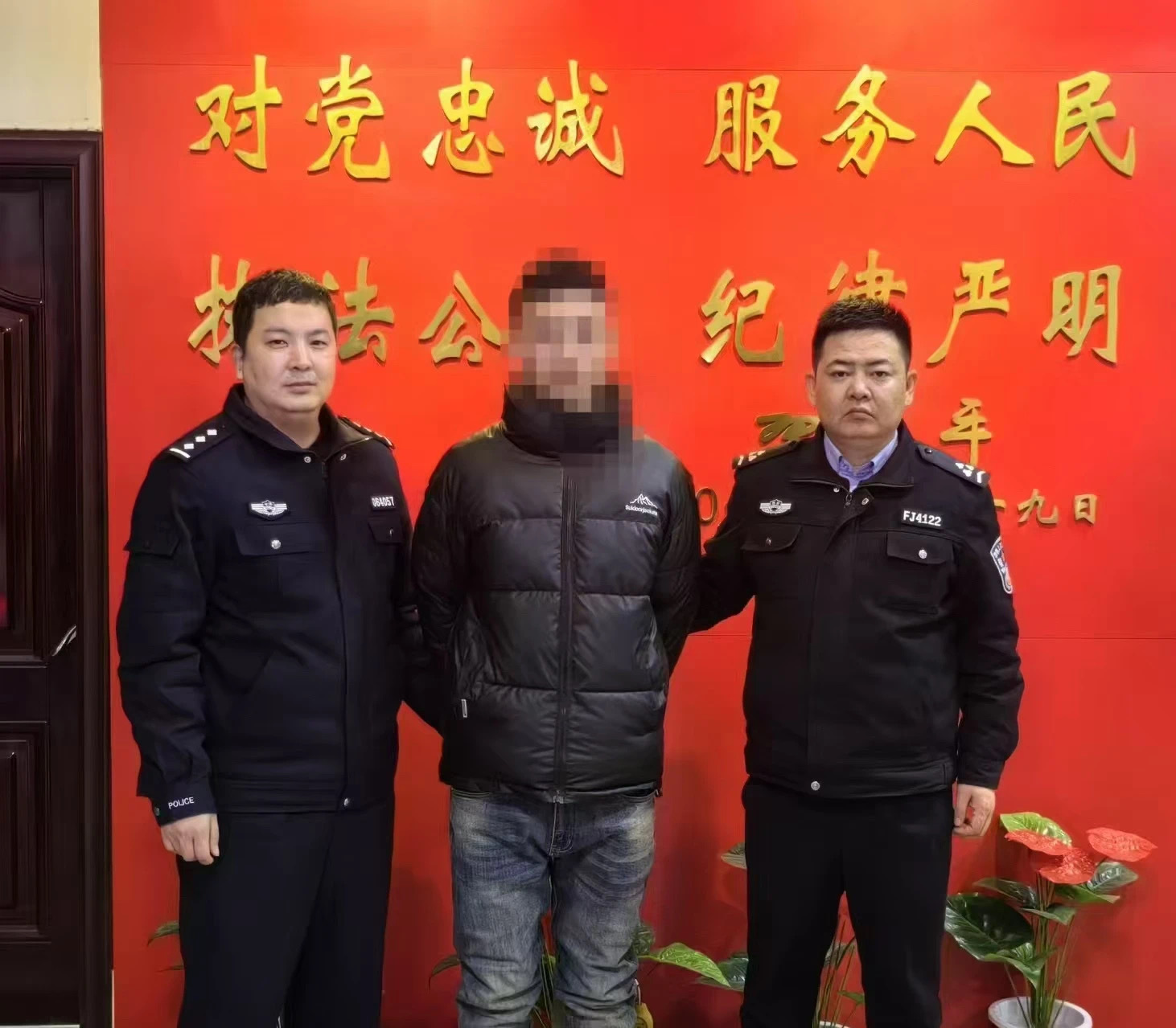 “你也太穷了吧！”嚣张小偷连偷两家店留字条挑衅