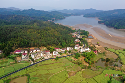 通往库区的公路