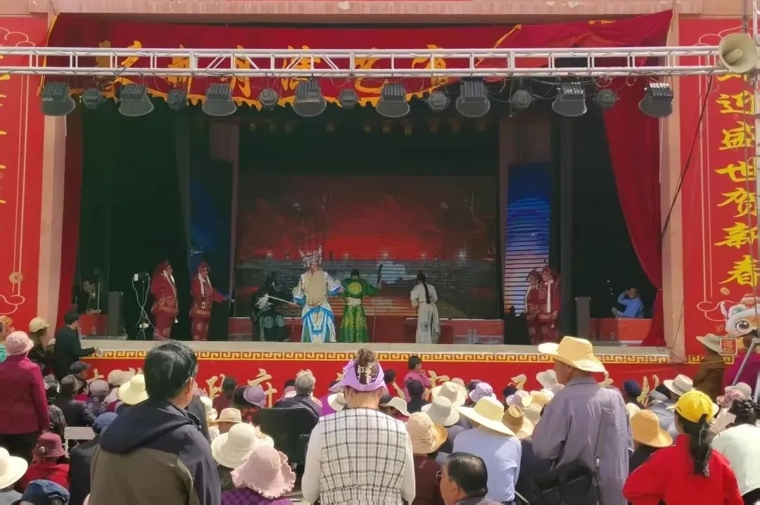 华亭派送文化惠民“大礼包” 群众幸福指数蹭蹭涨